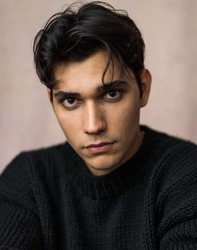 Oncel Camci as Mathew