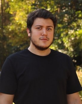 Enrique Oliveira as Max
