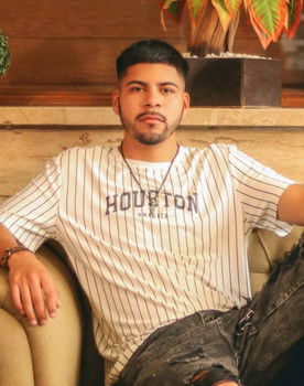 Adrián Villegas Palacios as Uriel