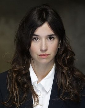 Noémie Develay-Ressiguier as Camille (en alternance)