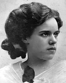 Marta Grau as abuela de Carlos