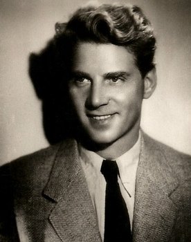 Jean-Pierre Aumont Photo