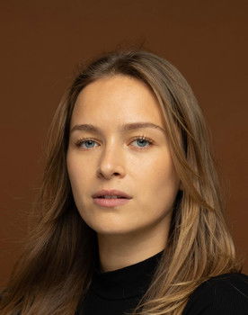 Olivia Sawyer as Applicant