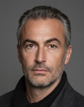 Faruk Peker as Orhan Aslan