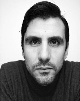 Luis Echeverría as Hombre