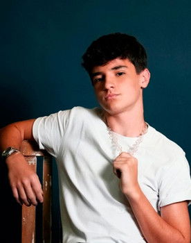 Théo Medon as André