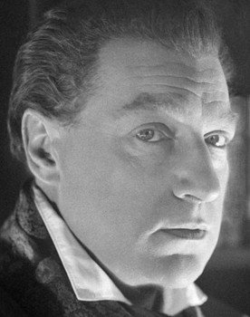 Sacha Guitry as L'Amant
