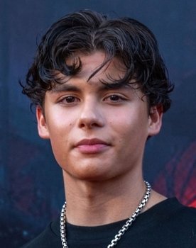 Miguel Mora as Ernesto Arellano