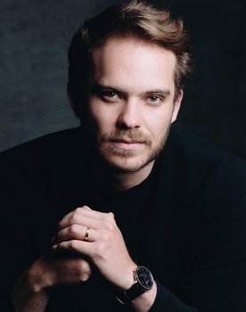 Filipe Valerim as Narrador