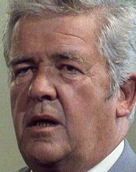Billy Kearns as Earl Cooper