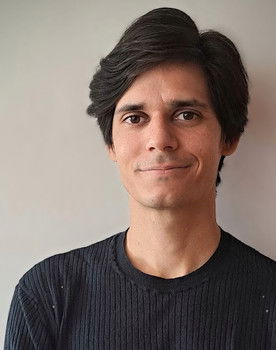 Joaquín ella Costa as Él/Clon Propio