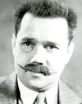Juan de Landa as Padre de Luis