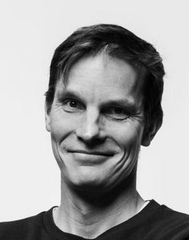 Martin Bahne as Henning Lund