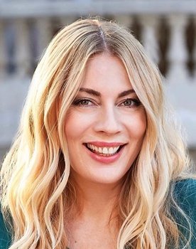 Smaragda Karydi as Andrea