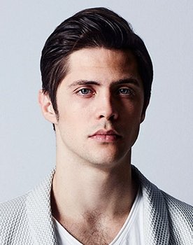 Barış Alpaykut as Uzay Tezcan