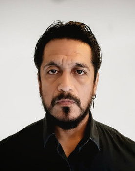 Gustavo Rivas as Juan