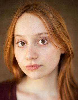 Ronya Werner as Stella