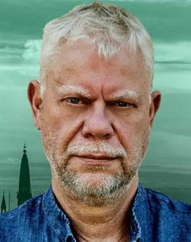 Steffen Jacobsen as Vært