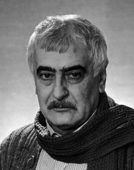 Frunze Dovlatyan as Асланян