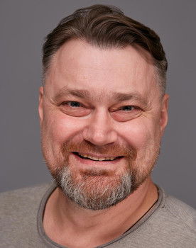 Aleksey Telesh as Леонид Луков