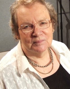 Maggie Stables as Evelyn Smythe