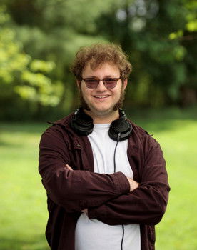 Milo Zimmerman-Bence as Diner Patron (Uncredited)