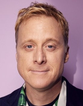 Alan Tudyk as Tuk Tuk (voice)