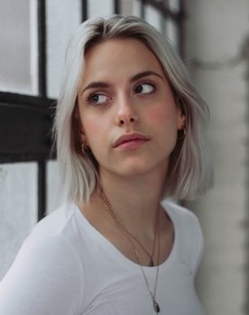 Veerle Dejaeger as Vera