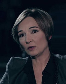 Luiza Xhuvani as Flutura