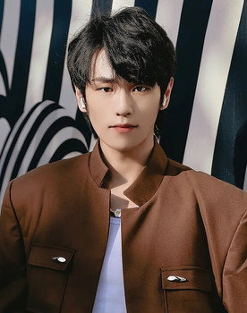 闫丁翔宇