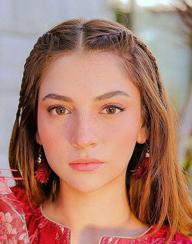 Dananeer Mobeen as Syeda Sidra