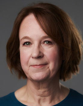 Vicki Pepperdine as Aunt Sally