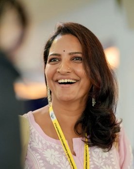 Shubhangi Bhujbal as Shaila Kamerkar
