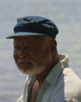 Raimundo Moura as Pescador