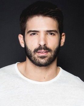 Ramiro Tomasini as Max