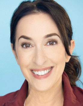 Gabrielle Conforti as Joyce