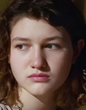 Magoga Machulskaya as Anya Pavlova