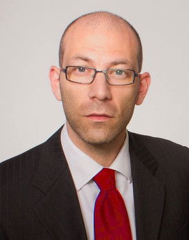 Walter Rivetti as Padre di Noor (voice)