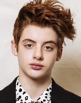 Thomas Barbusca as Arthur Finnerman