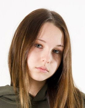 Olivia Viikant as Mari