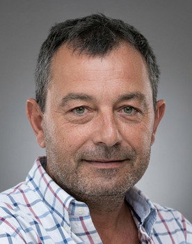 Yalçın Dümer as Mem