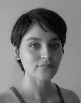 Mayra Veliz as Voz en off