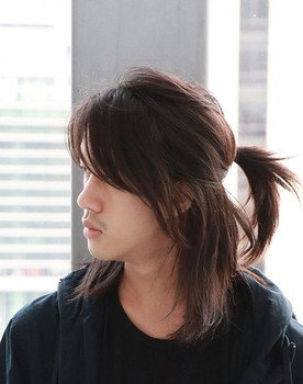 Chanon Dahan as Radio Voice