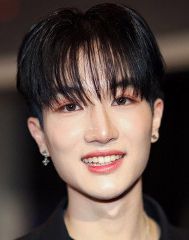 Phee Phiangphor as Ji-hoon