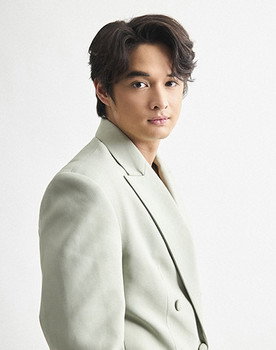 Lance Carr as Raze Silvenia