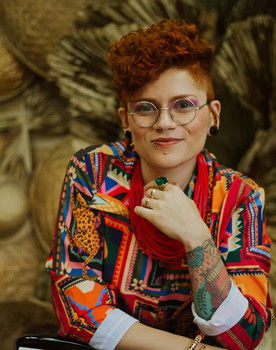 Nanda Guedes as Self