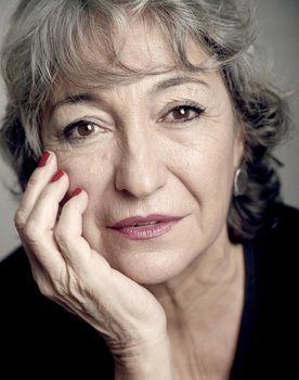Luisa Gavasa as Moli
