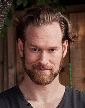 Michael Jonsson as Paramedic