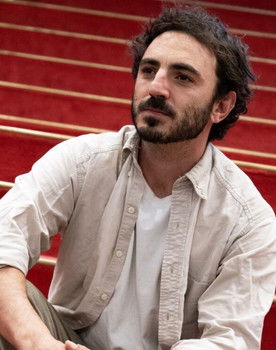 Franco Rilla as Hugo