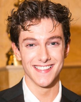 Jac Yarrow as Pippin